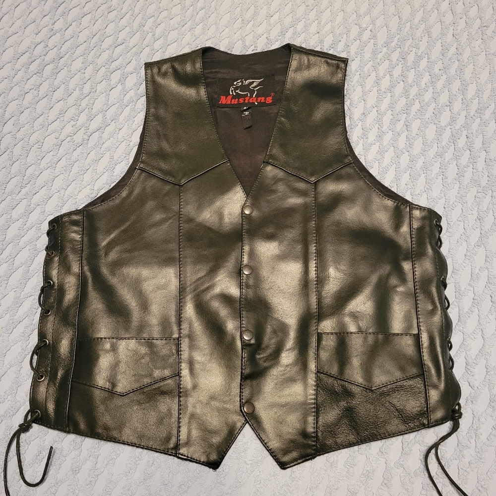 Leather biker vest size 44 EUC